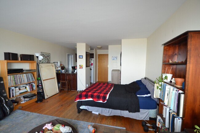 Foto del edificio - 4180 N Marine Dr