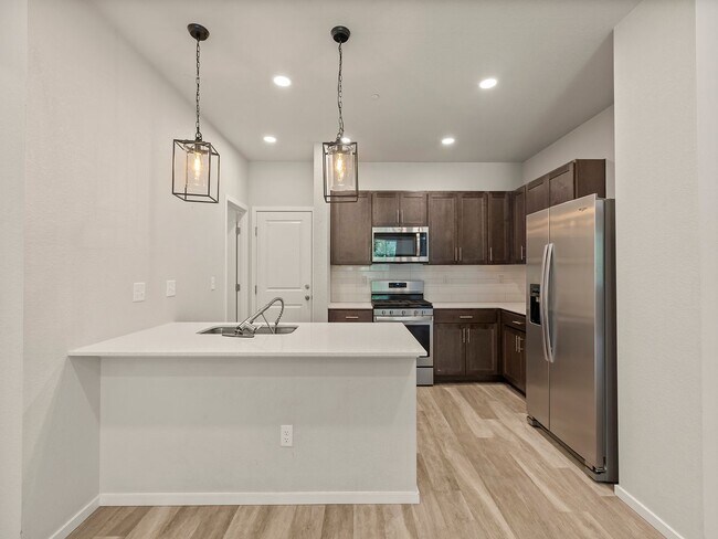 Foto del edificio - Beautiful 3 Bed 2.5 Bath Townhome in North East Fort Collins!