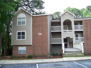 Building Photo - 663 Bartons Landing Pl