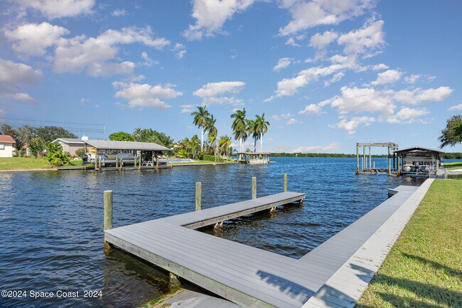 Building Photo - 330 Surfspray Dr