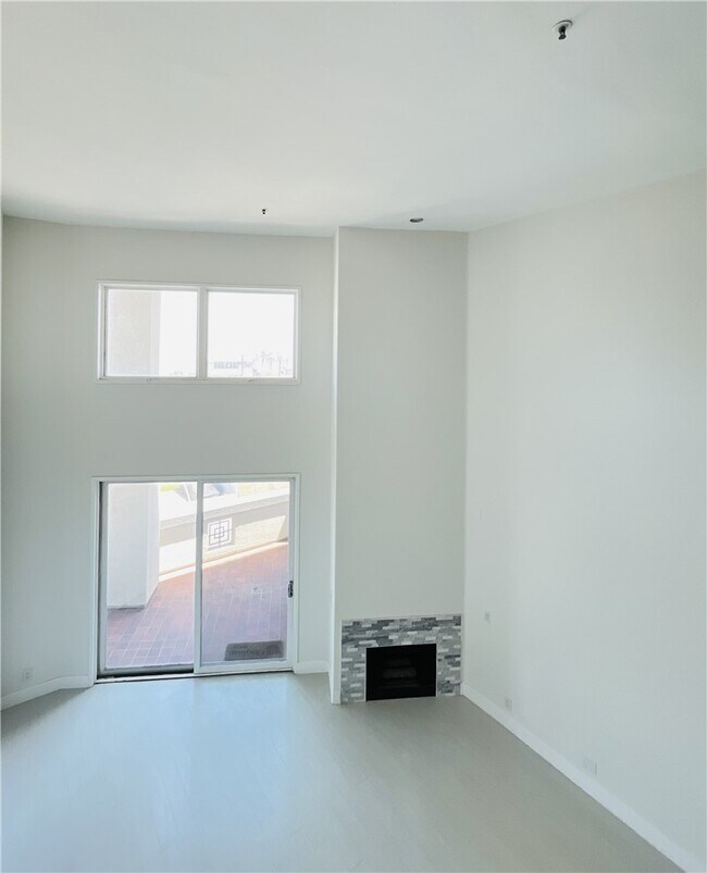 Foto del edificio - 200 Pacific Coast Hwy