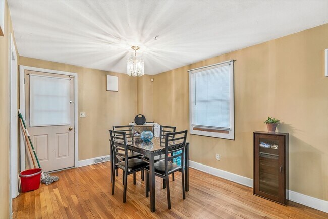 Foto del edificio - 34-36-36 Silvia Ct