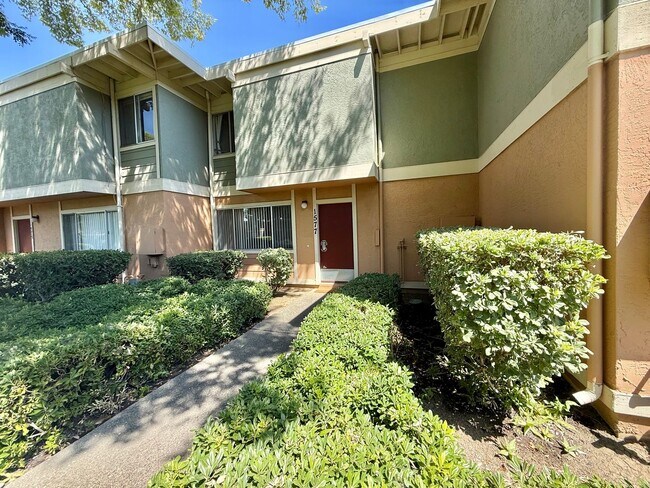 Foto del edificio - Cute West Davis 3 bed Condo