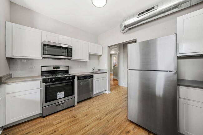 Building Photo - 2255 S Oakley Ave