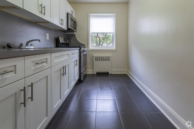 Kitchen - Grymes Hill Apartments