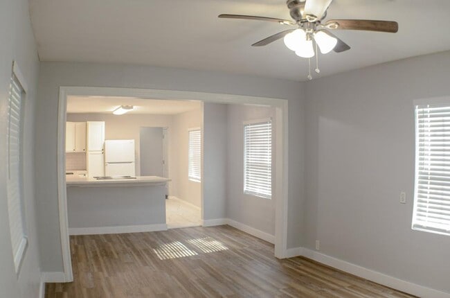 Foto del edificio - 105 E Waring St