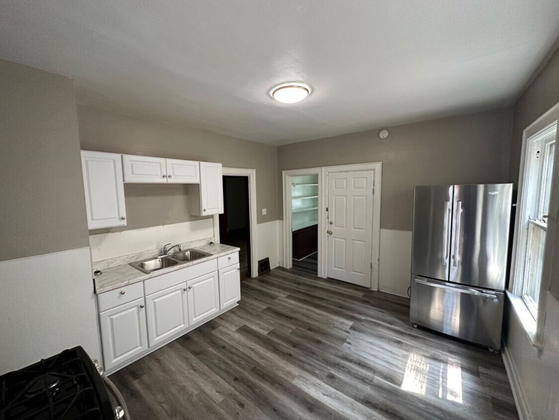 Primary Photo - 3230 N 35th St