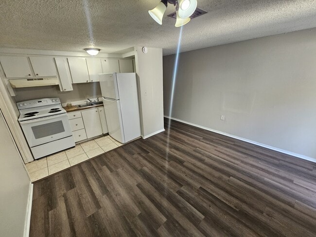 Building Photo - 2988 Green Acres Ave