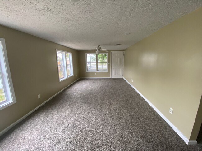 Building Photo - 1009 Bay Ave