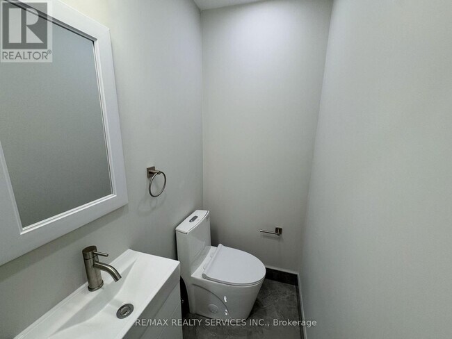 Building Photo - 41 MacLaren Ave