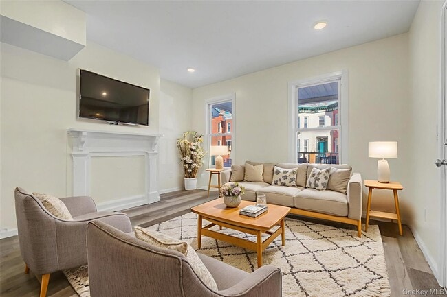 Foto del edificio - 61 Carson Ave