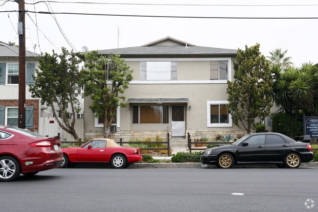 Building Photo - Moorpark Street Apartments