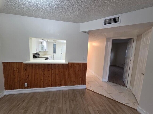 Building Photo - 7901 S Colony Cir