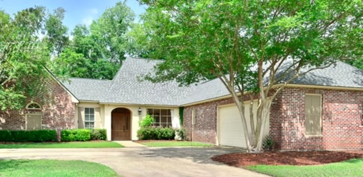 Primary Photo - Spacious 4-Bedroom with Fireplace & Fenced...