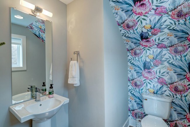 Building Photo - Beautifully Furnished Nashville Rental