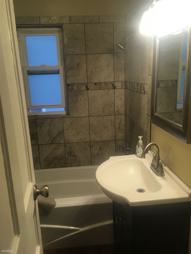 Primary Photo - 512 E Michigan Ave