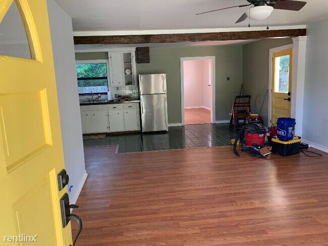 Building Photo - 3 br, 1 bath House - 1516 W Robinhood Dr