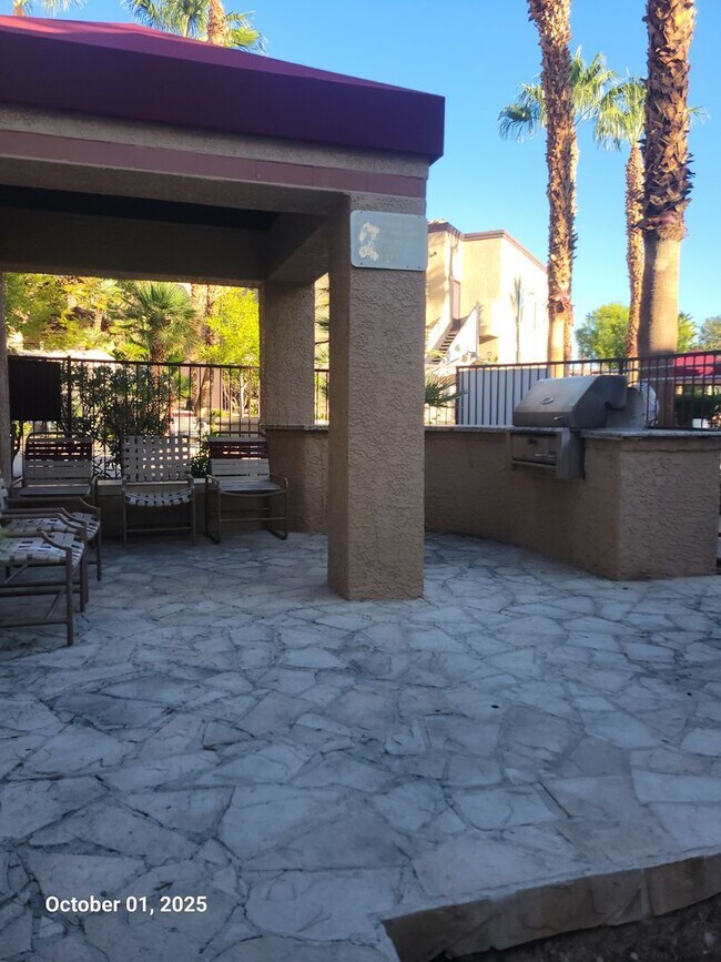 Foto del edificio - *WELCOME HOME TO LUXURY LIVING*