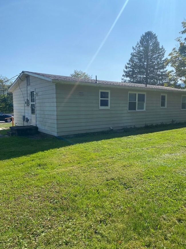Building Photo - 26233 Great Cove Rd