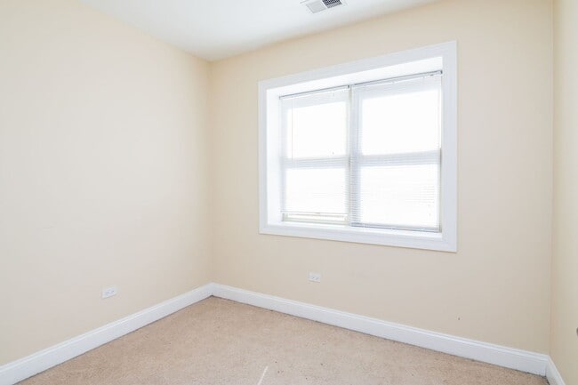 Building Photo - 3508 W Cortland St