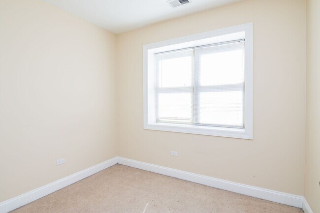 Foto del edificio - 3508 W Cortland St