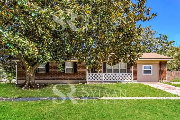 Primary Photo - One-level living in this 3 BR, 2 BA home