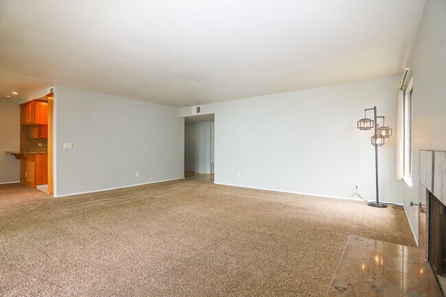 Building Photo - 294 Dolphin Cove Ct