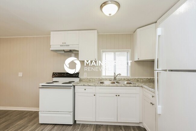 Foto del edificio - 3 Bedroom Pet-Friendly Home in St Petersburg, FL with Main Street Renewal