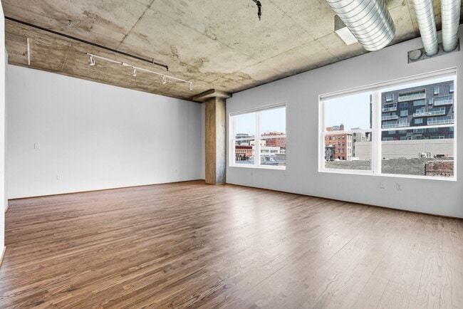 Building Photo - 1499 Blake St