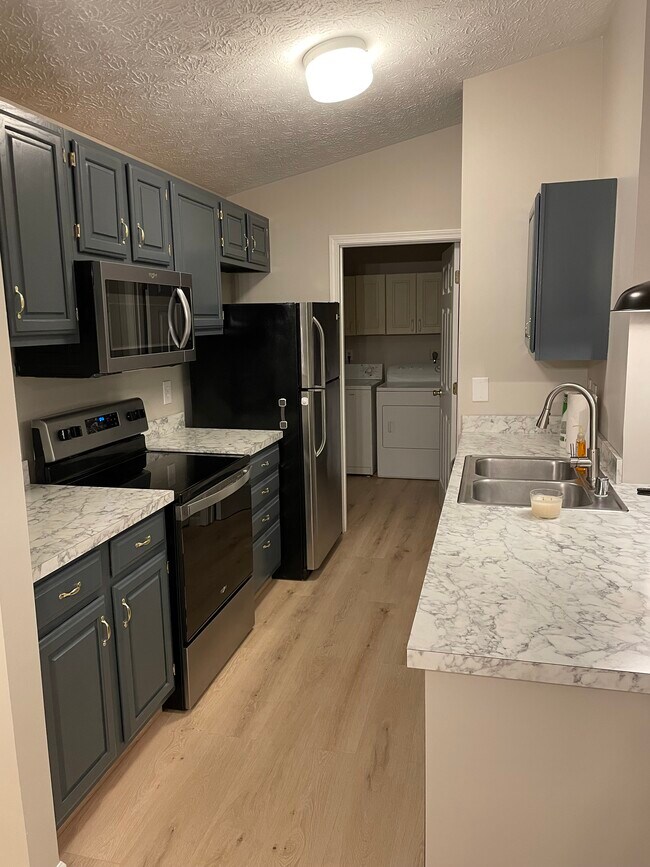 Foto del edificio - 400 Lakeview Dr