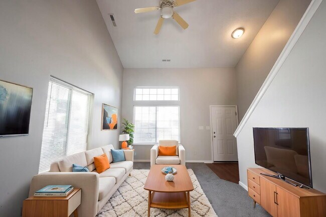 Foto del edificio - Charming 2-Bedroom, 2.5 Bath Home w/ Loft in Plainfield