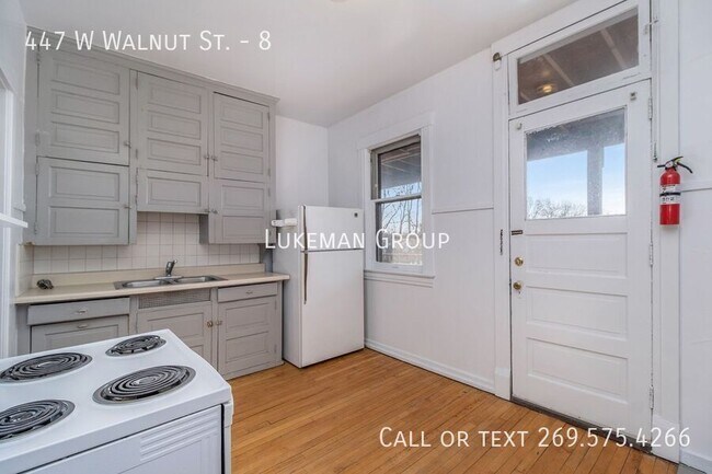 Building Photo - 447 W Walnut St