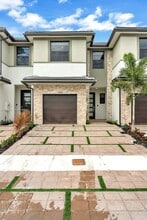 Building Photo - 15862 NW 91st Ct