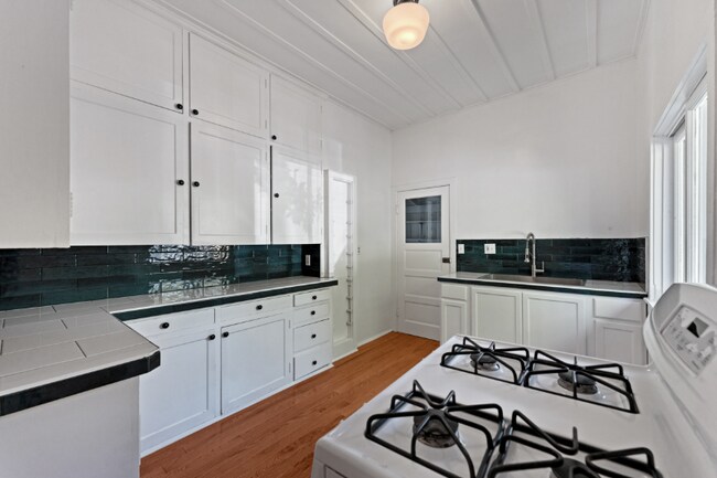 Building Photo - 336 E Islay St