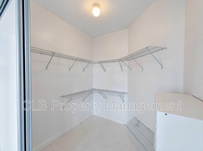 Foto del edificio - 231 Riverside Dr