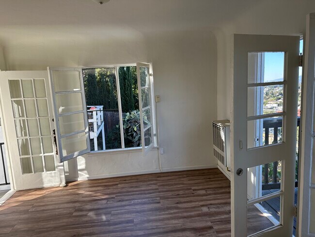 Building Photo - 1647 Sargent Pl