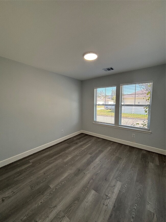 Building Photo - 11823 Longwood Garden Way