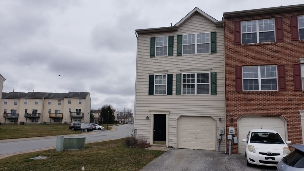 Primary Photo - 11 Saddle Ridge Ct
