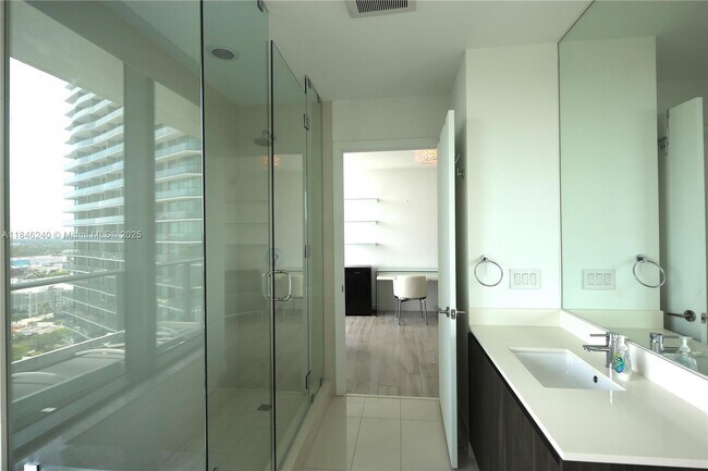 Foto del edificio - 480 NE 31st St