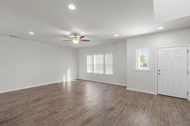 Building Photo - 1725 Lakota Ln