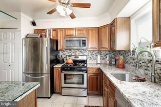 Building Photo - 1023 Quincy St NE