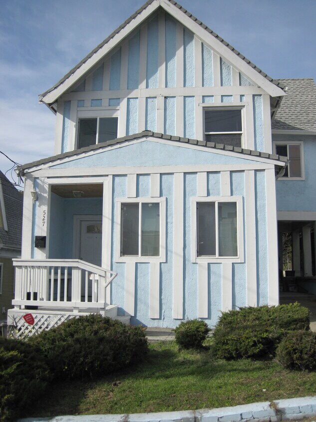 Primary Photo - 525 Oakland Ave