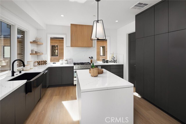 Building Photo - 903 W Duarte Rd