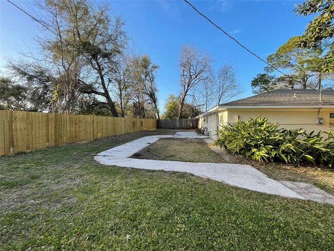 Building Photo - 606 S Kaufman Dr