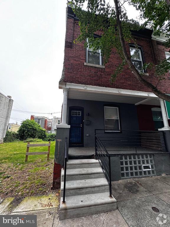 Building Photo - 31 S Salford St