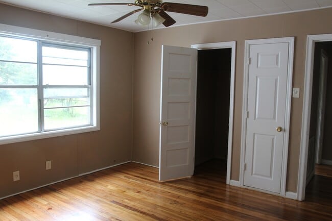 Building Photo - 1413 W Highland Ave