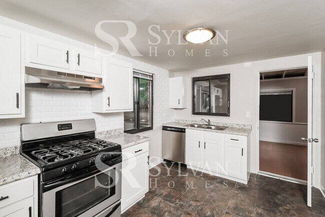 Foto del edificio - Come view this charming home