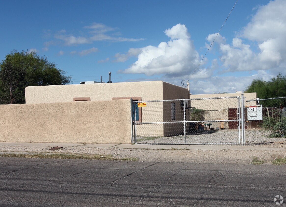 Building Photo - 2719 N Estrella Ave