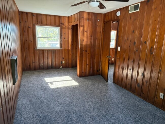 Building Photo - 10703 Hickman Mills Dr