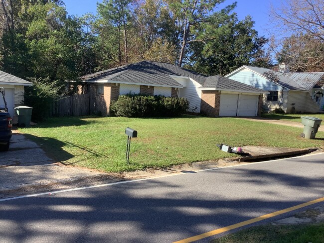 Foto del edificio - 109 Lake Forest Blvd